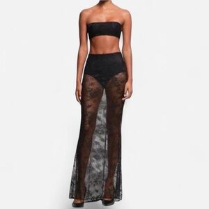 SKIMS *NWT ULTRA FINE LACE LONG SKIRT | COLOR: ONYX | SIZE: M